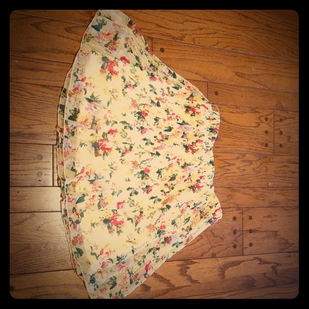 Yellow summery skirt